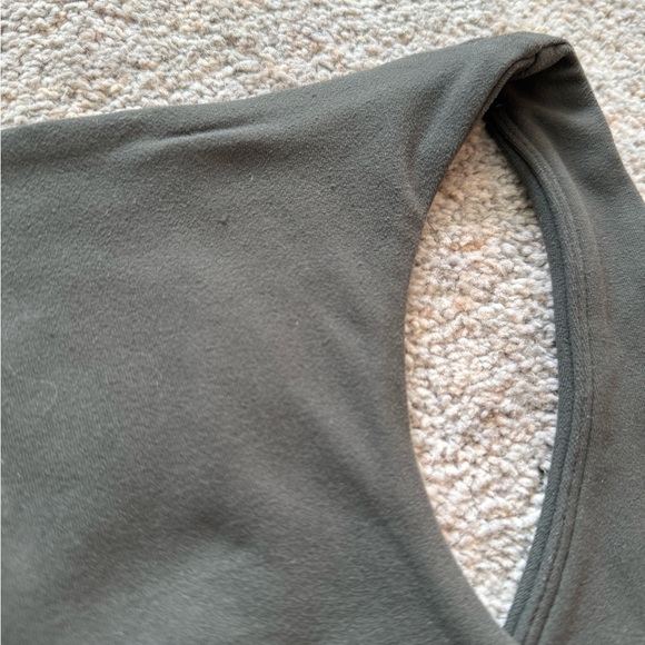 Vuori Halo Performance Crop Tank Top - Picture 4 of 6